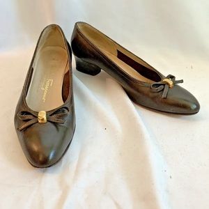 Clean &Bright Vintage Salvatore Ferragamo Low Brown Leather Heels W/Bow 9B